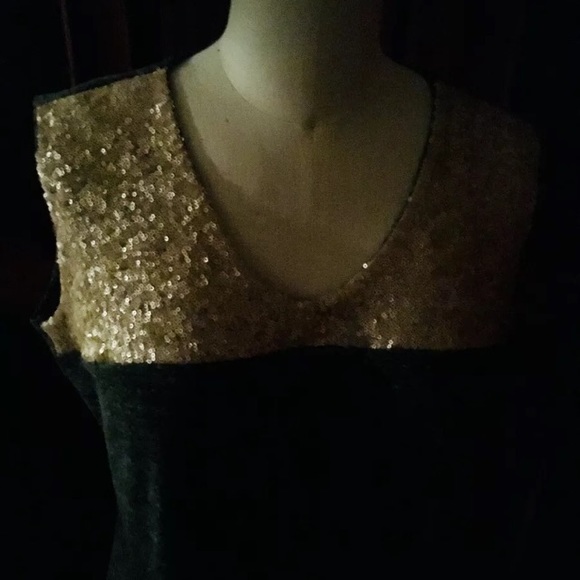 Gorgeous Sequin Embellished Knit Top - Picture 2 of 6